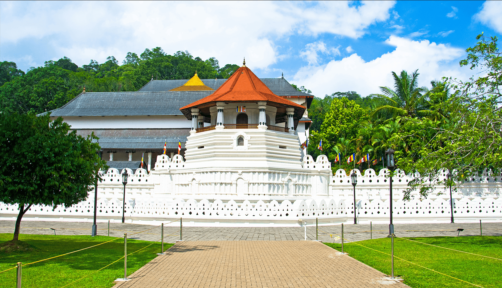 Sacred City of Kandy (Temple of the Sacred Tooth Relic)